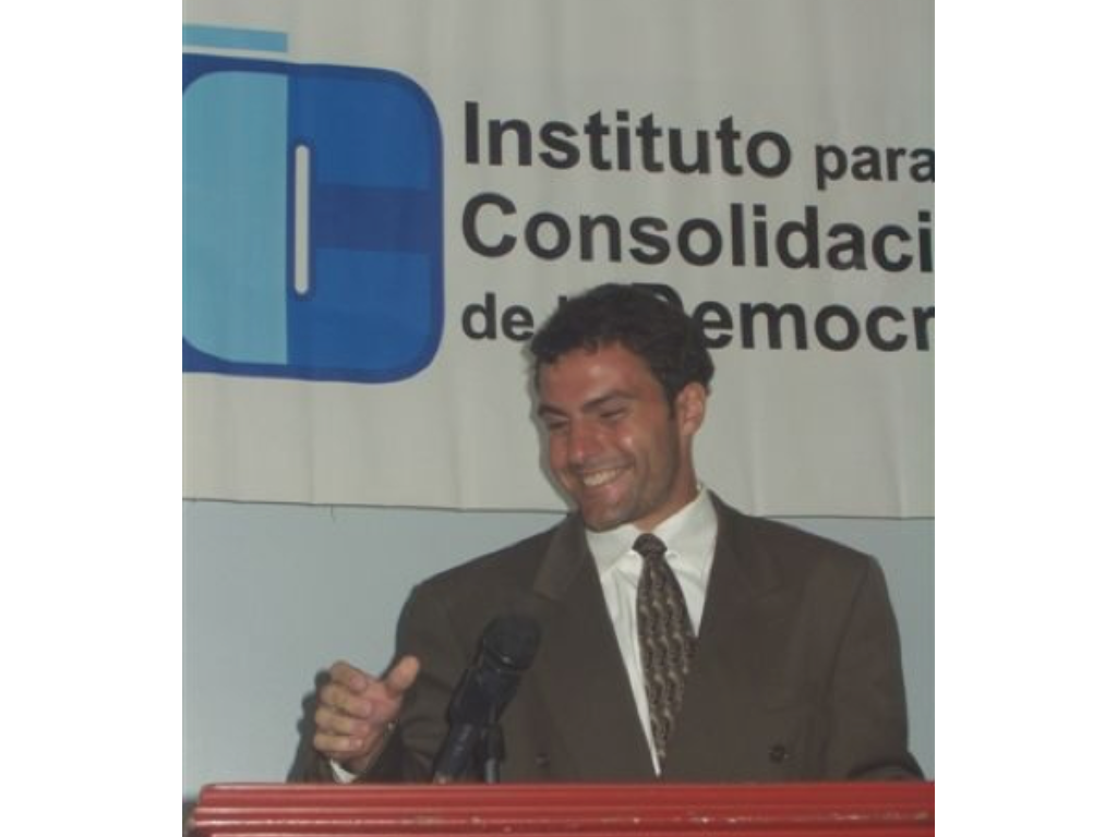 Brainscape founder Andrew Cohen, presenting anti-corruption research in Panama, 2007